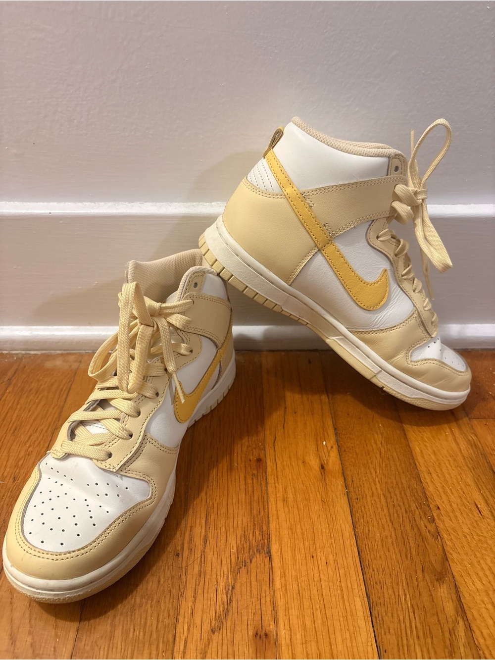 Nike women High-Top Sneakers in Cream and Yellow